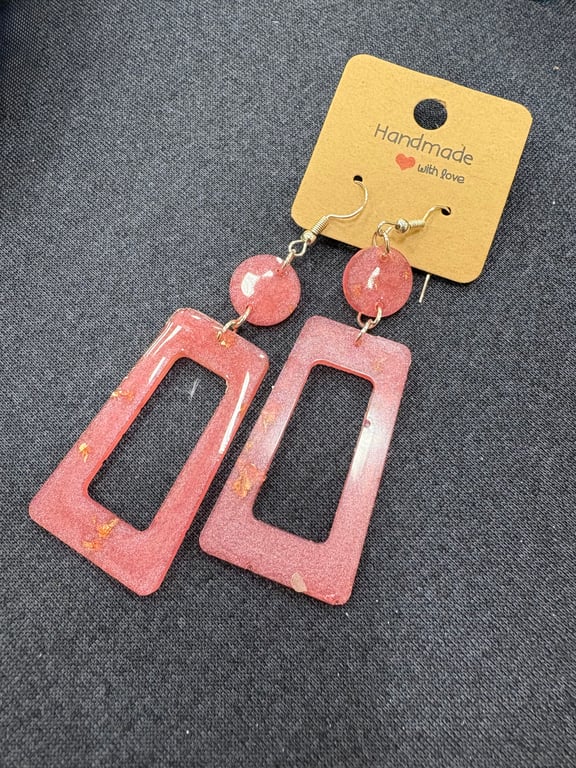 Pink geometric resin dangle earrings