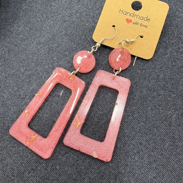 Resin dangle earrings