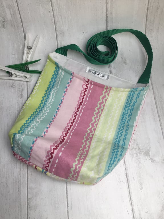 Shoulder strap peg bag for easy laundry hanging. Pastel stripes.