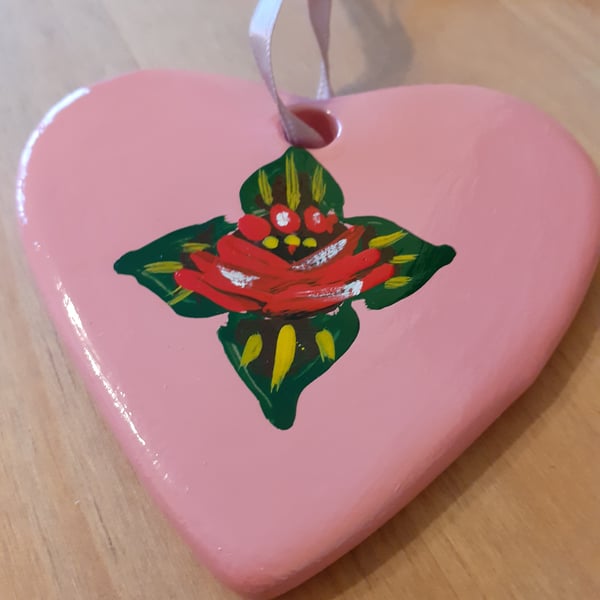 Pink ceramic hanging heart with canal art style roses and daisies