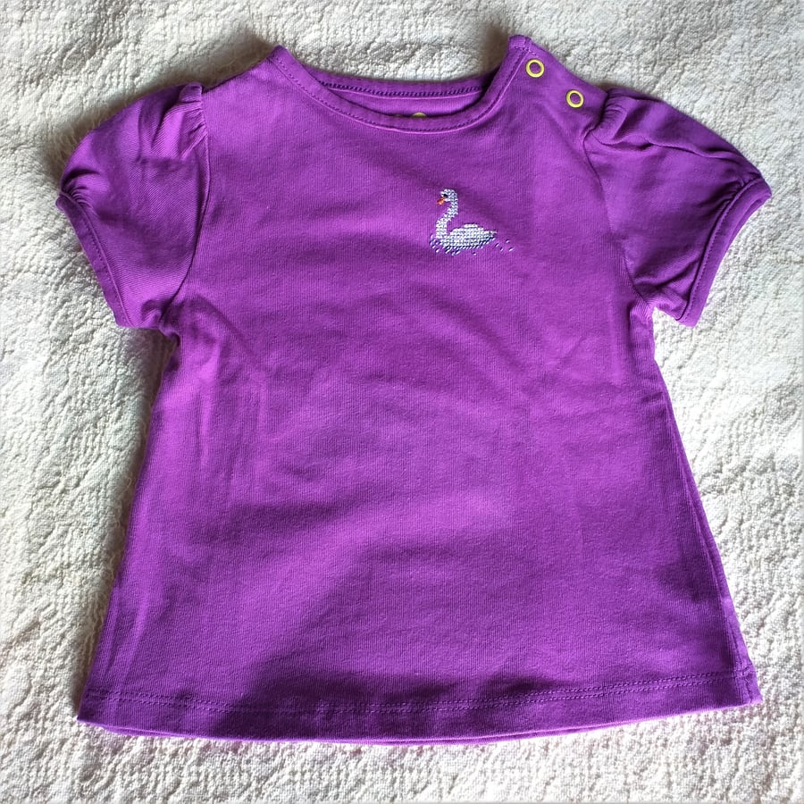 Swan T-shirt age 9-12 months, hand embroidered