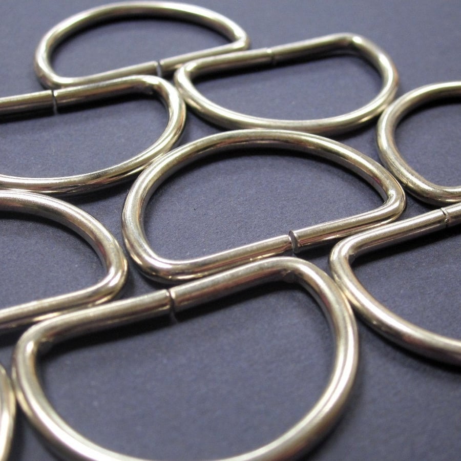 10 Medium Silver Tone D Rings