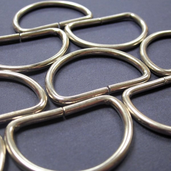 10 Medium Silver Tone D Rings