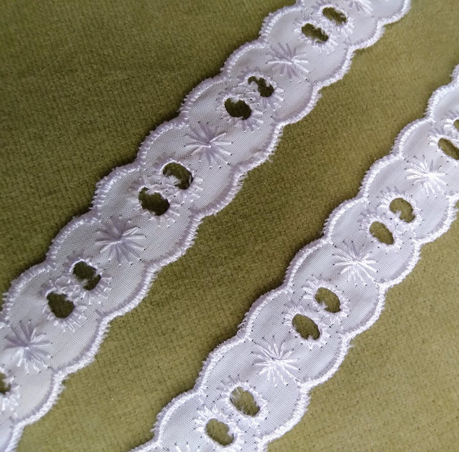 3 metres white cotton eyelet 2cm wide BRODERIE ANGLAISE trim for sewing