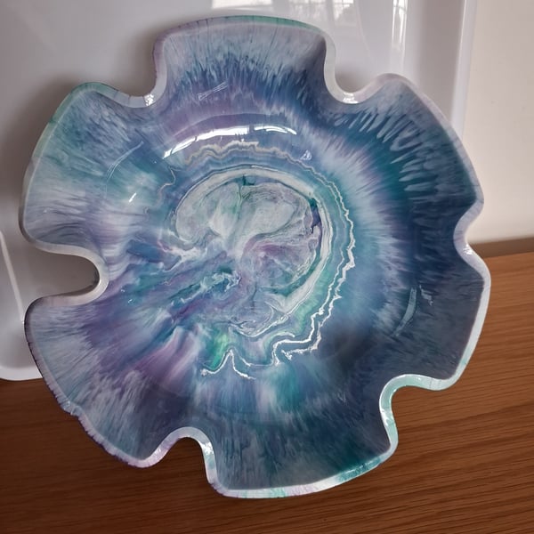 Handmade marbled epoxy resin decorative bowl.