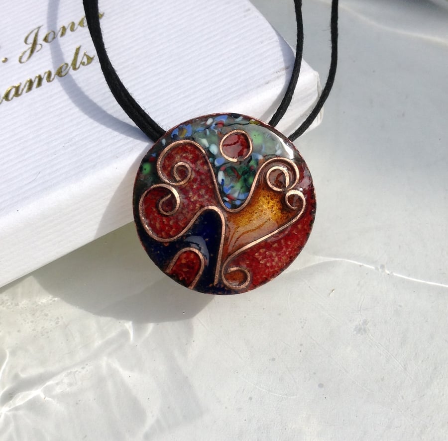 SMALL CLOISONNE ENAMELLED PENDANT - ROUND