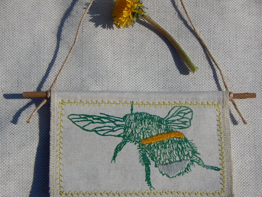 Fabric Bee hanger on willow - beige