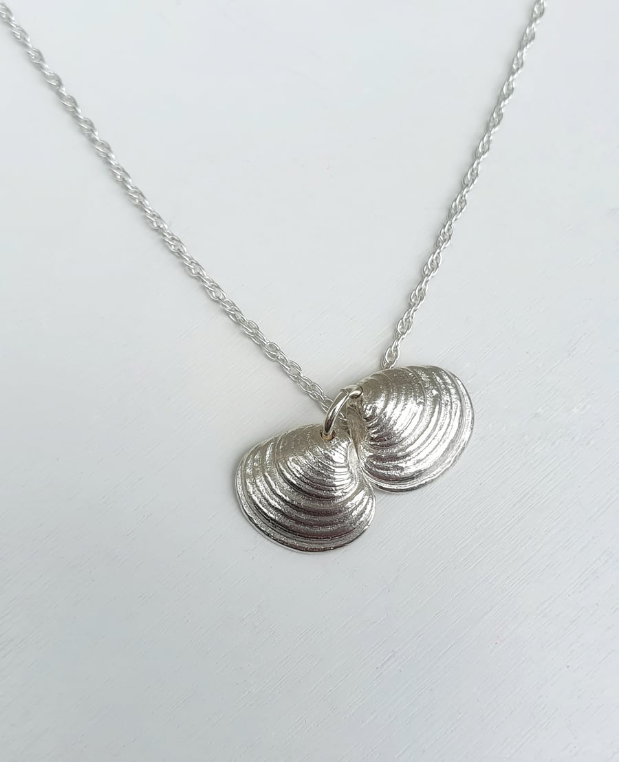 Double Venus Shell Necklace.