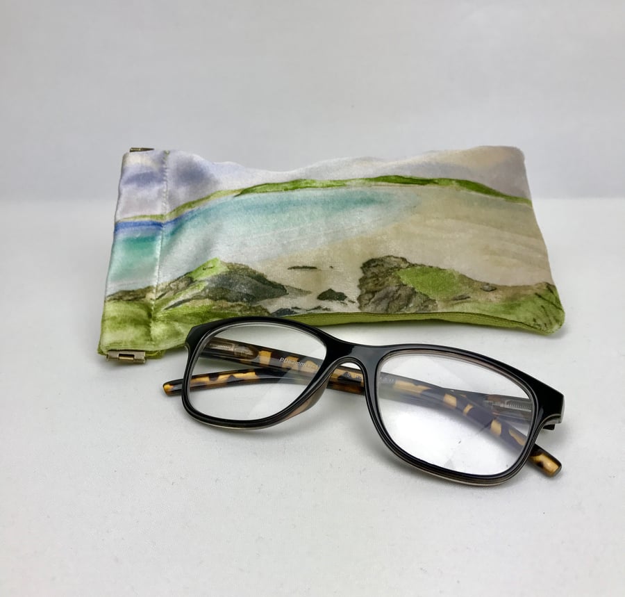  Velvet glasses case