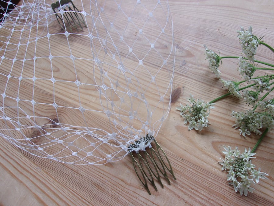 Ivory Merry Widow Birdcage Bandeau Bridal Wedding Veil 