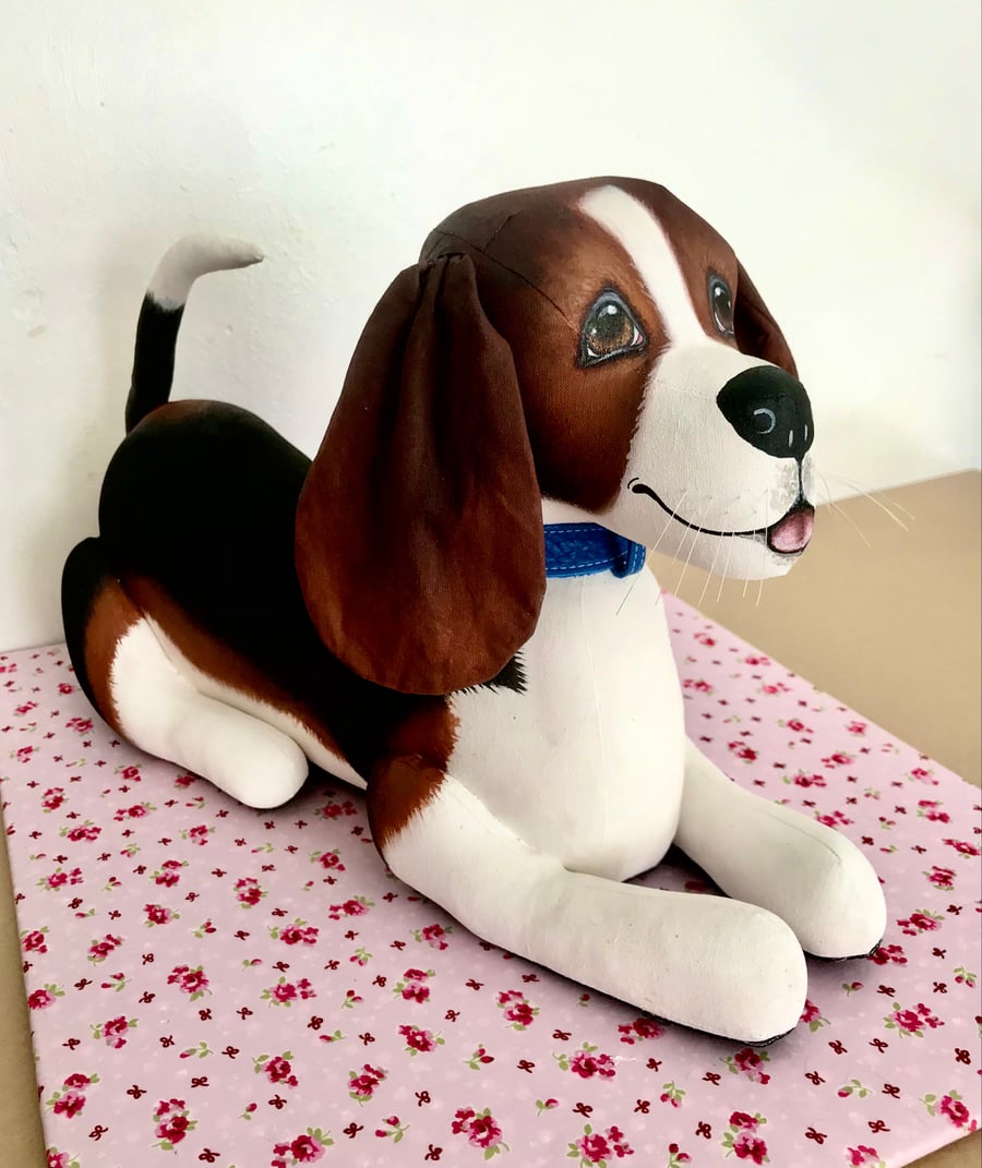 Laying Beagle puppy doorstop 