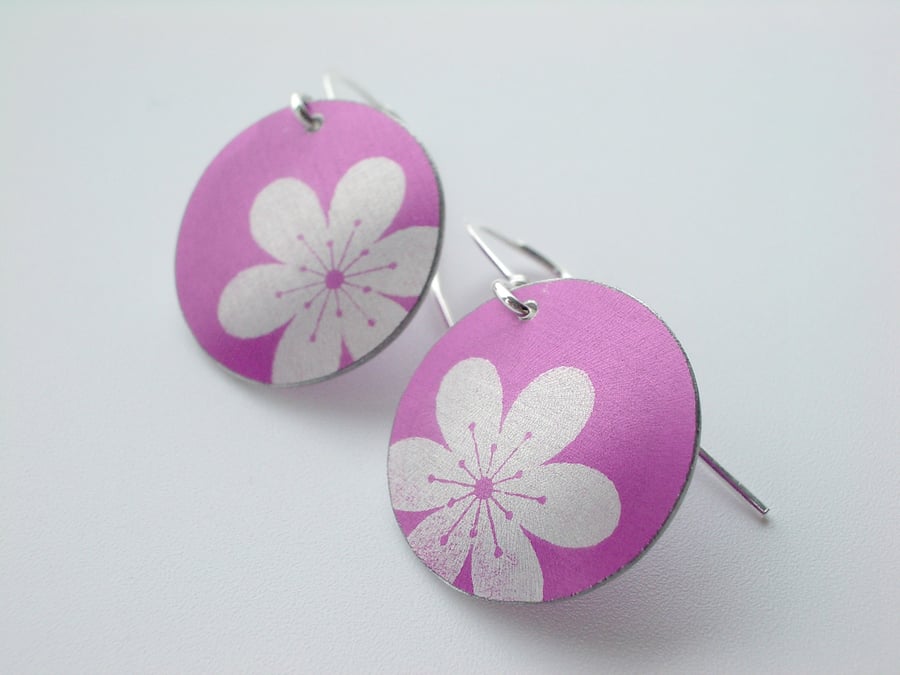 Flower earrings in pink