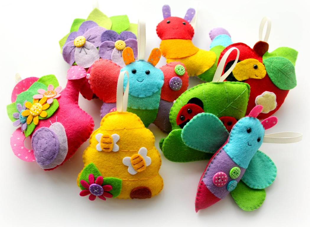 Make Your Own felt Mini Beast Garden Garland Kit. Sewing pattern. Sew Your Own