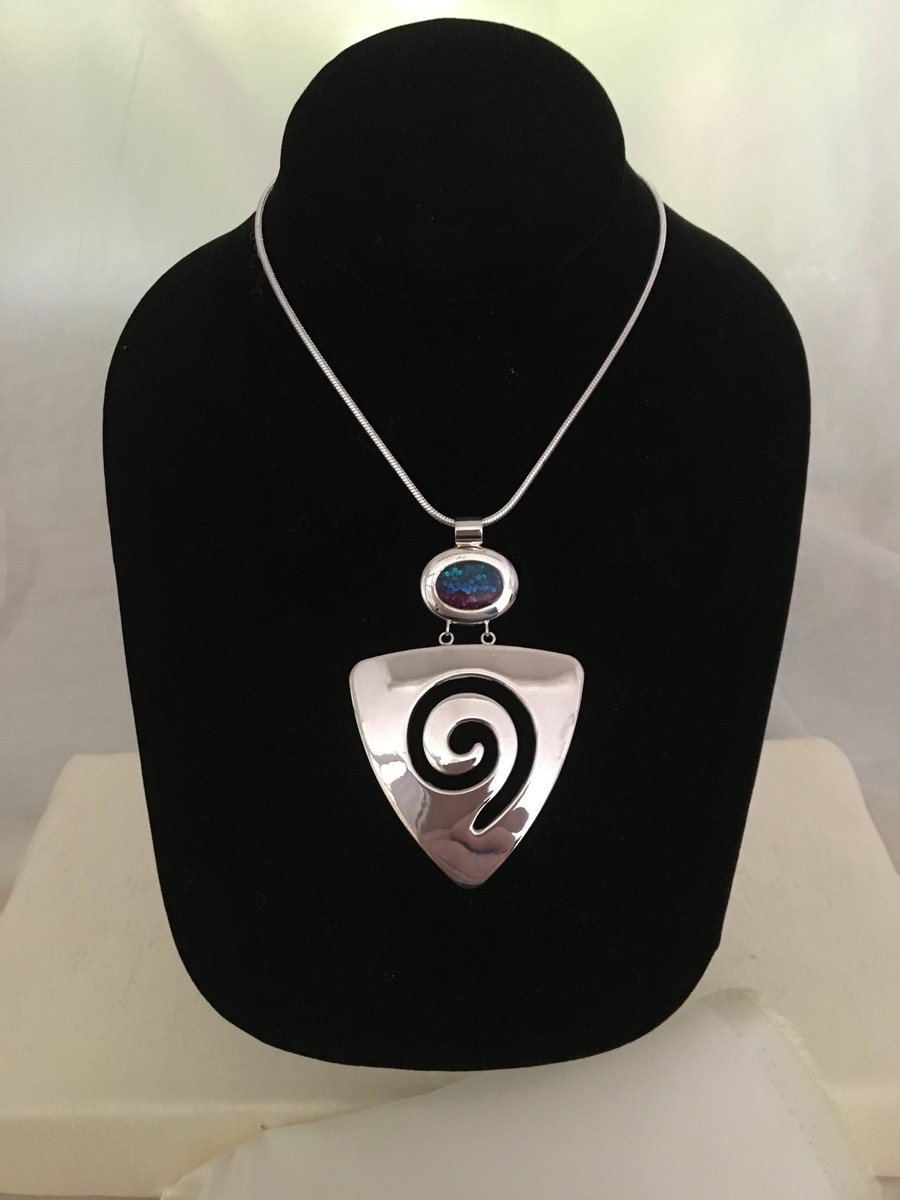 Stunning Eyecatching Tri-Coloured Triangle Pendant with a Swirl
