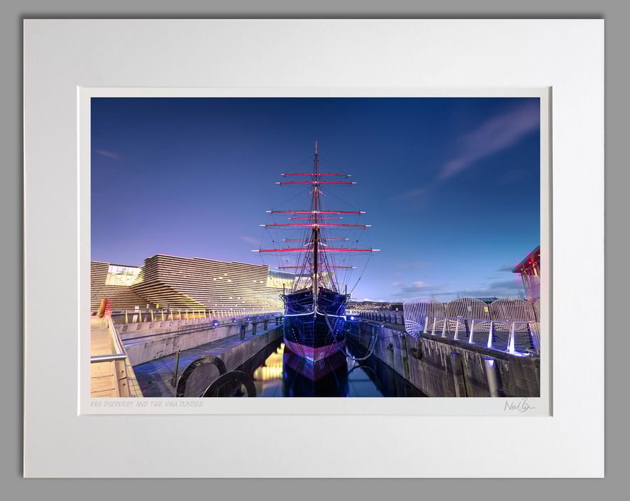 RRS Discovery Dundee Scotland - A3 (50x40cm) Unframed Print