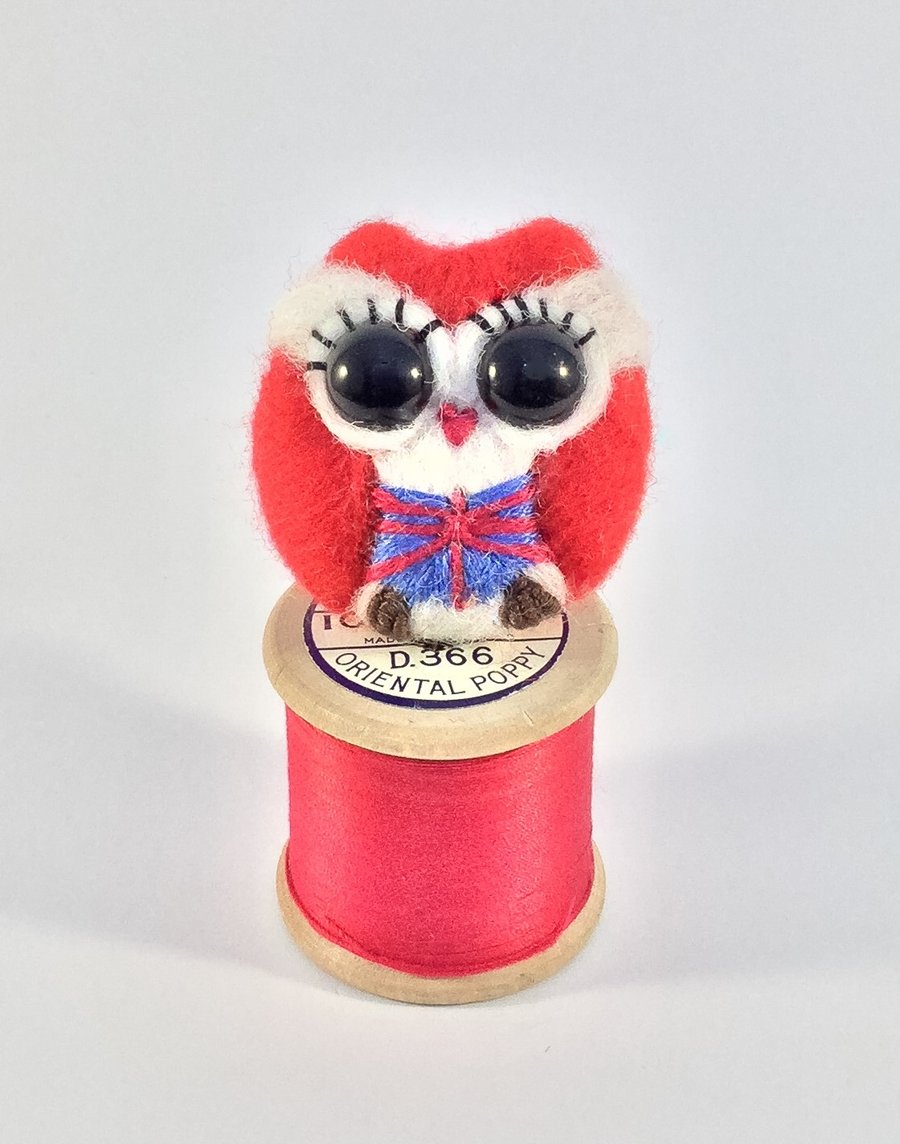 Needle felted owl brooch."Olivia"