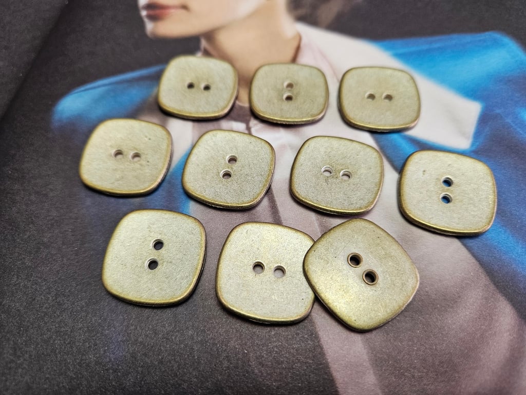 1 & 1 8" 27mm 44L Metal square buttons Aged effect Silvered Brass