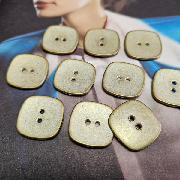 1 & 1 8" 27mm 44L Metal square buttons Aged effect Silvered Brass