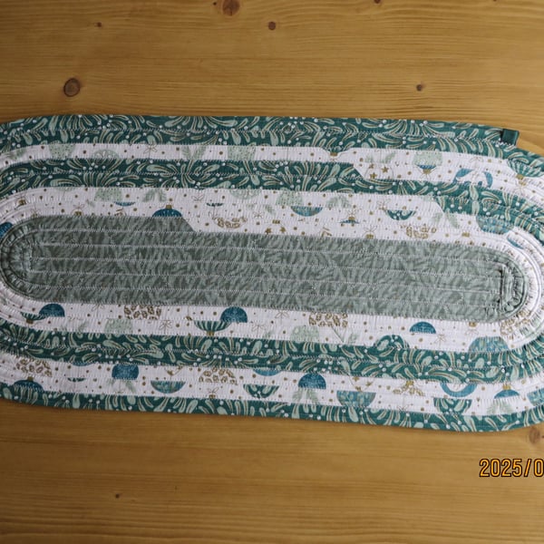 Handmade Jelly Roll Table Runner – With Farmhouse Charm. 86cmx38cm