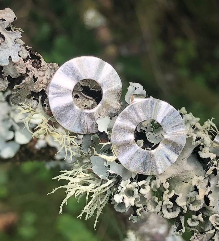 Silver Ripple Circle Stud Earrings 