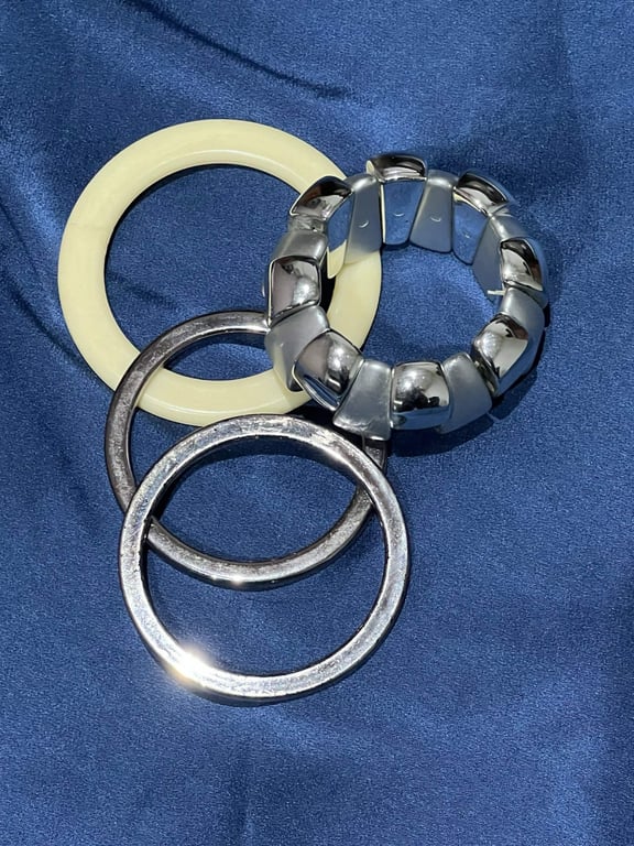 Vintage 90s Silver Tone Cream Resin Bangle Set - Chunky Stretch Bracelets