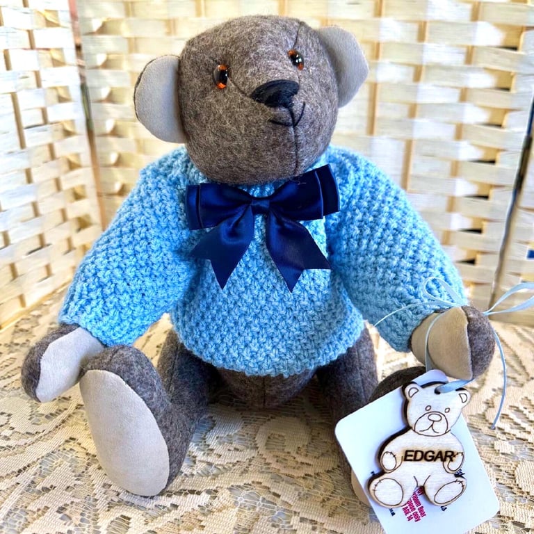 Edgar: Dressed Artist Bear 35cm (13.5")