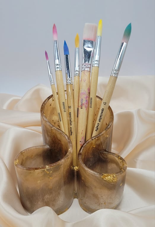3 compartment pot for brushes or pens