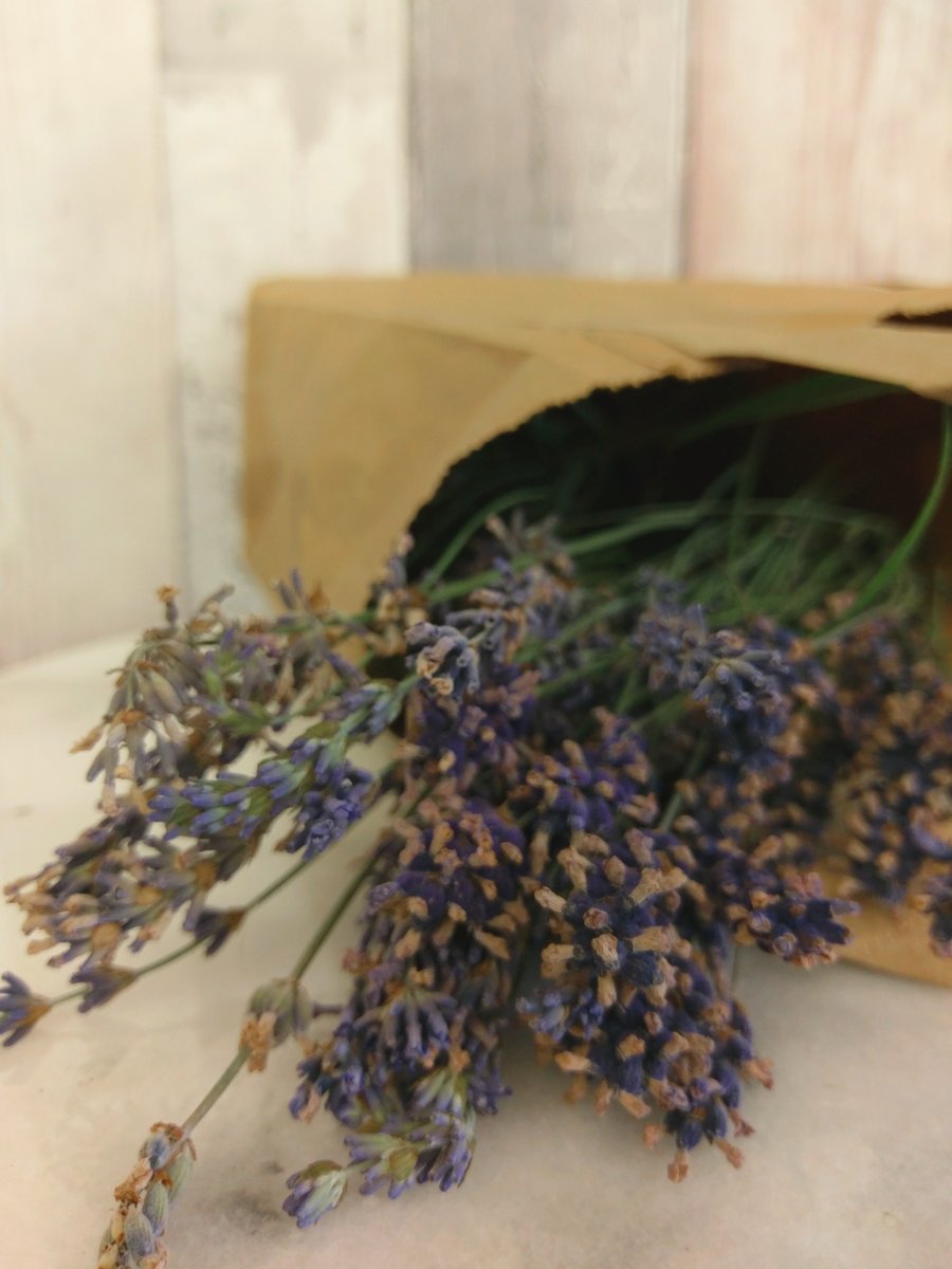 100g of homegrown organic dried english lavender flowers