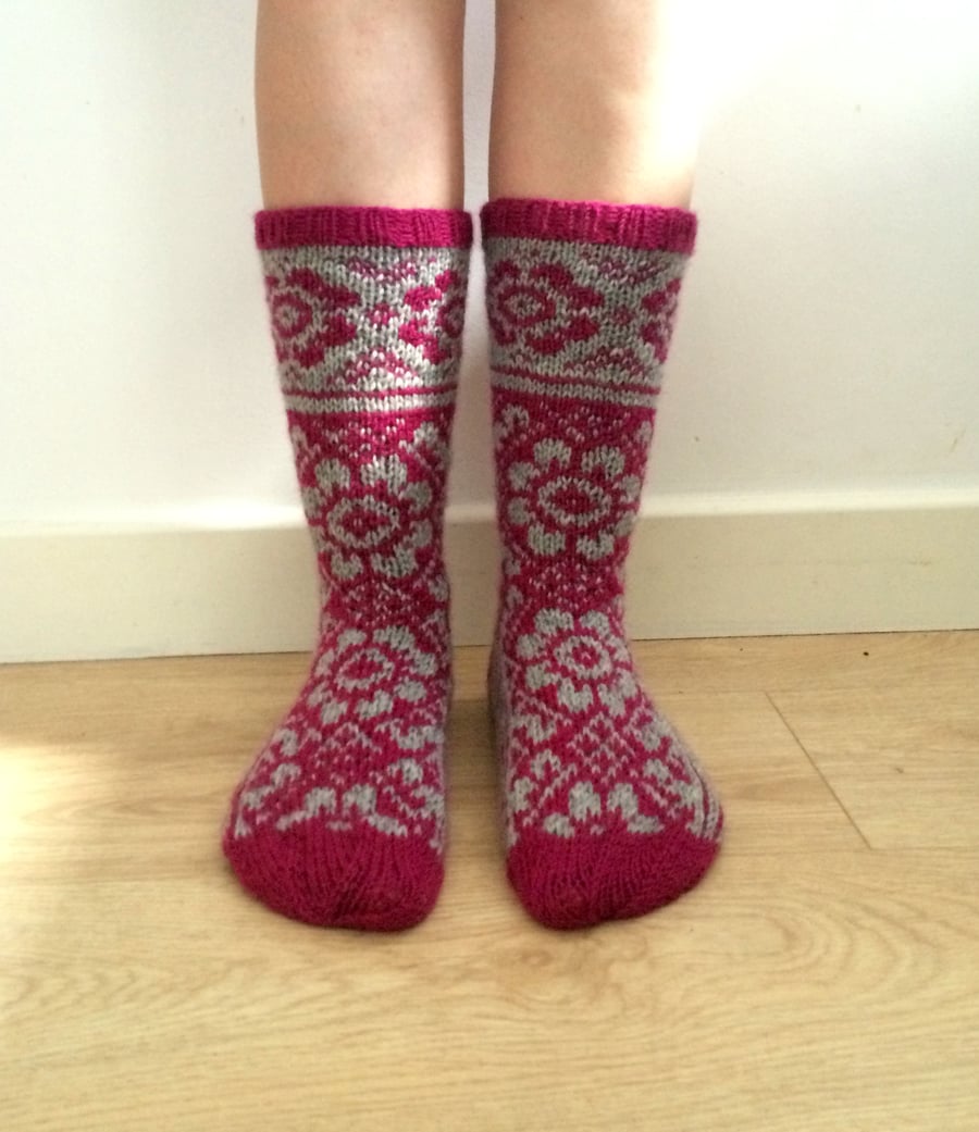 Hand knitted wool socks floral dark pink magenta fuchsia light grey winter fall 