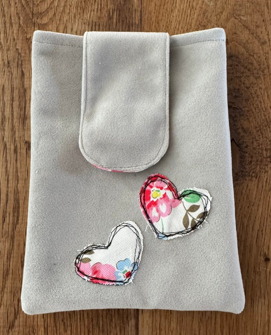 Handmade Velvet Kindle Sleeve – Free Motion Heart Appliqué