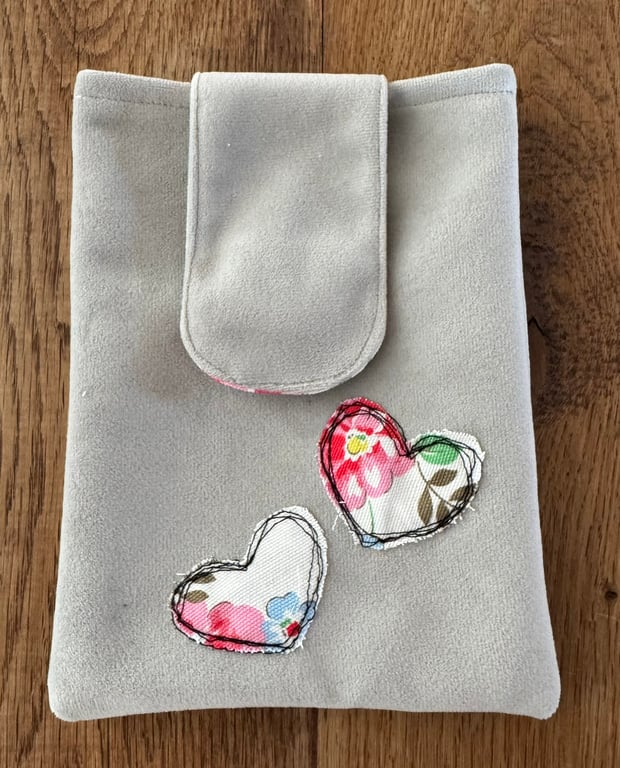 Handmade Velvet Kindle Sleeve – Free Motion Heart Appliqué
