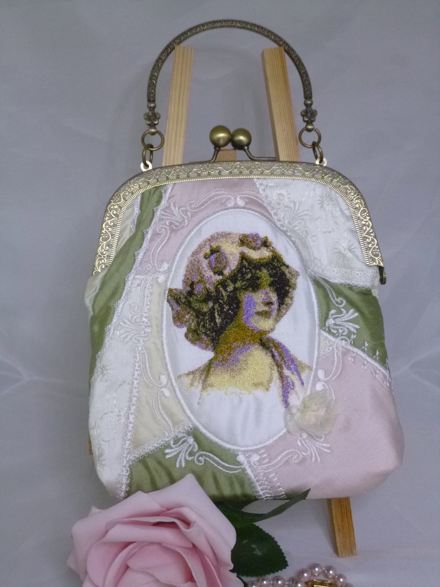 Vintage Lady Silk Frame Bag PB5