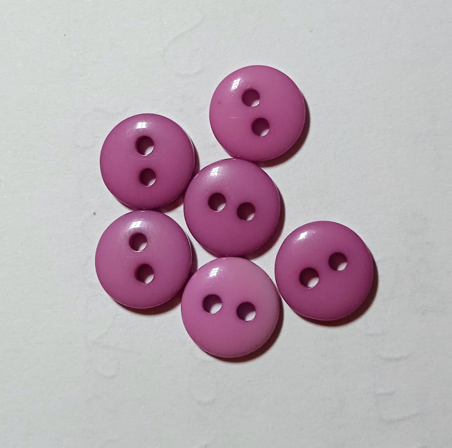 6 x  Small Purple 2 Hole Plastic Buttons 