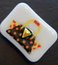 HANDMADE FUSED DICHROIC GLASS 'RED & YELLOW HANDBAG' BROOCH. - Image 3