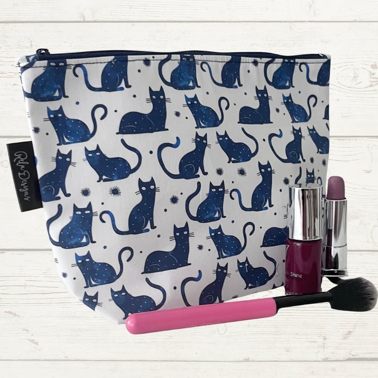 Makeup bags blue cats on white 