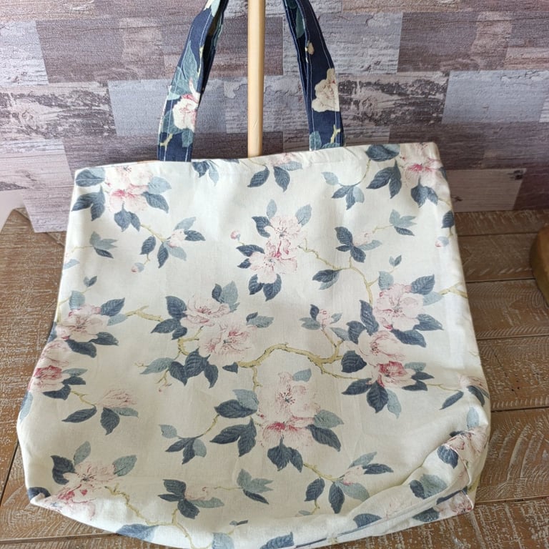 Floral reversible tote bag