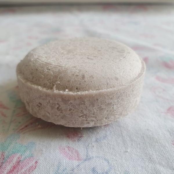 Rosemary and tea tree vegan shampoo bar with fullers earth, optional travel tin