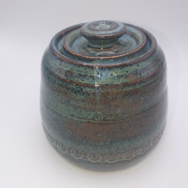 Lidded trinket pot