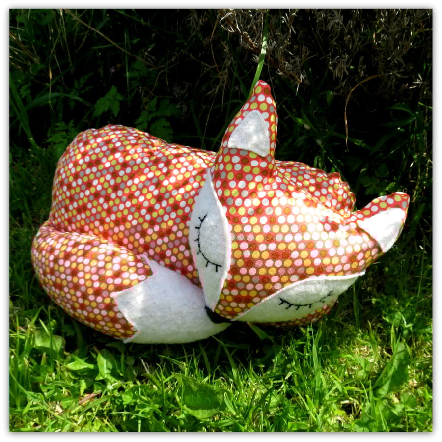 A snoozy fox doorstop.  32cm in length.  Fox bookend.
