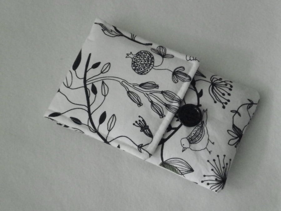 Ipad mini padded case.chirpy bird print. 