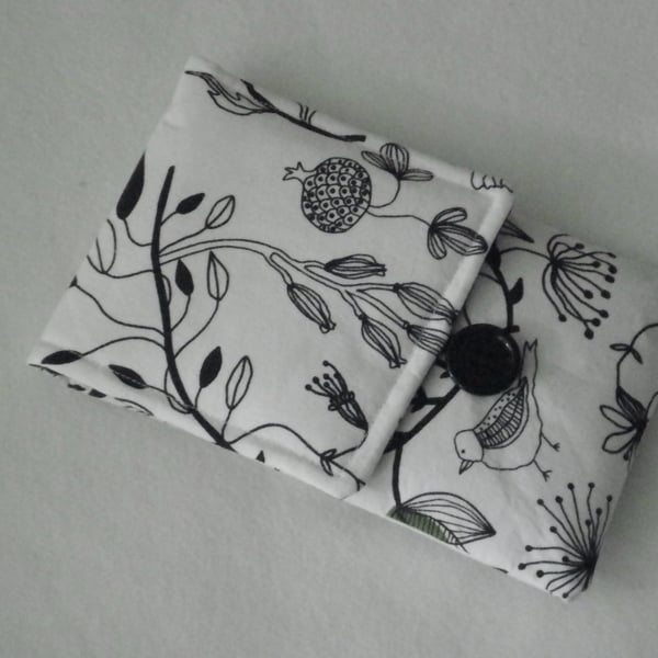 Ipad mini padded case.chirpy bird print. 