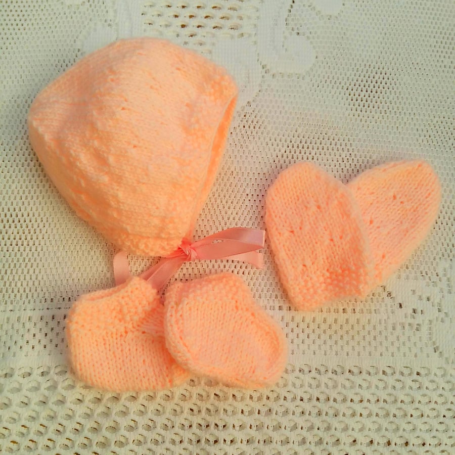 Baby's Knitted Bonnet Mittens and Booties Set for Baby, Baby Shower Gift