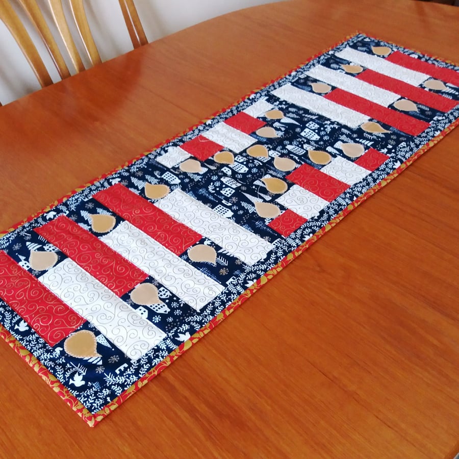 Christmas candles table runner