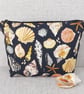 Zipped pouch, cosmetic bag, shells. Large size
