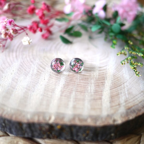 Resin and real dried and pressed flowers - hypoallergenic studs