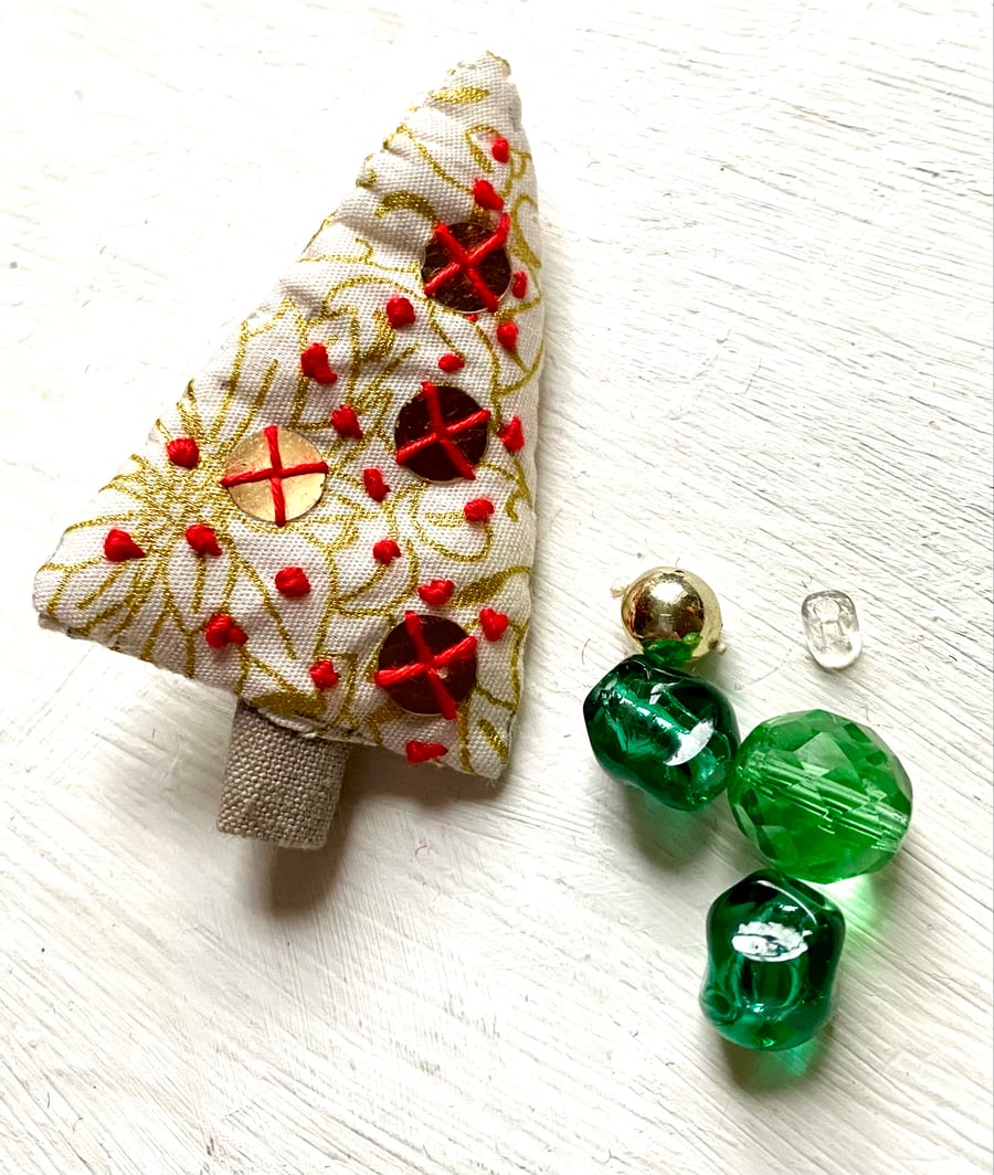 Christmas jewellery, fabric Christmas tree brooch 