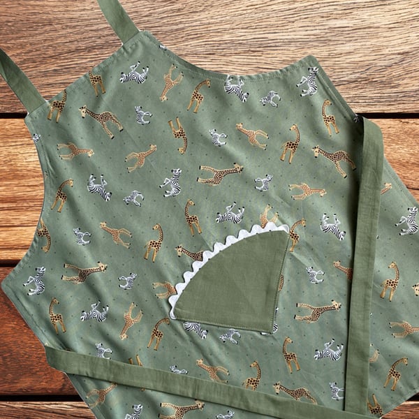 Handmade Children's Apron, Small Apron, Coloured Giraffe Design 5-8 yrs-CAPR04