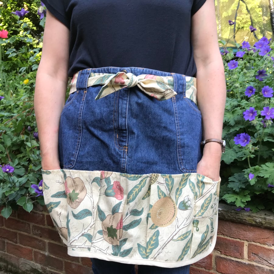 Gardening apron
