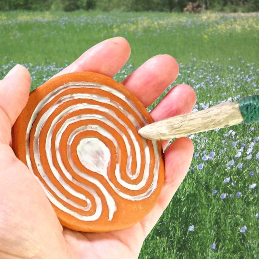 Ergonomic handheld finger labyrinth healing stone Baltic labyrinth