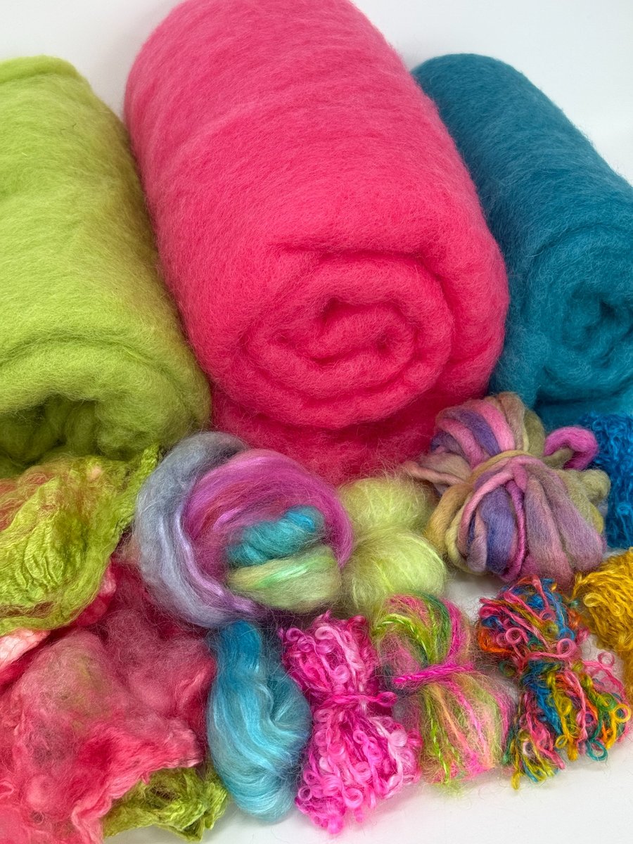 Bag Kit: Summer Carnival Pink & Green Felt Bag on a Ball Materials Kit
